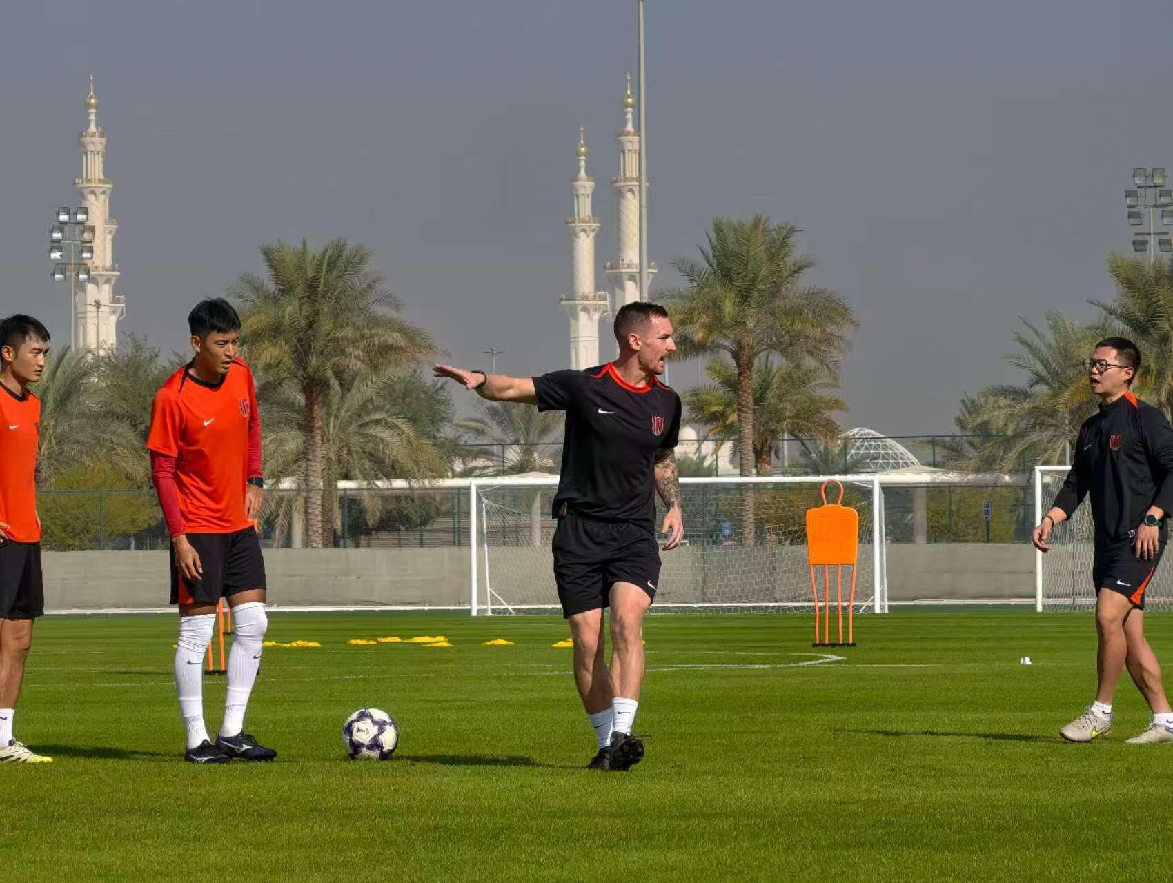 亚历山大自宣加入蓉城教练组，他曾担任休斯敦迪纳摩体能教练